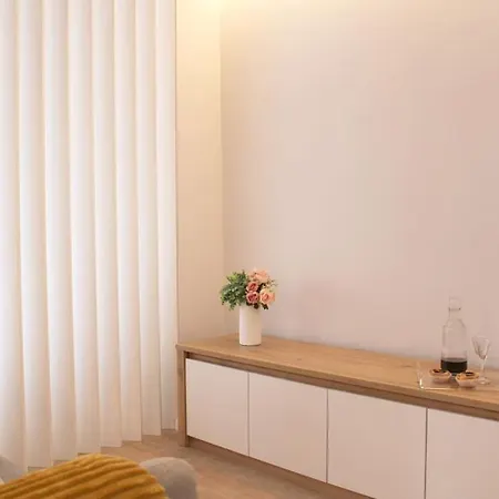 Daire Marques Center Flat